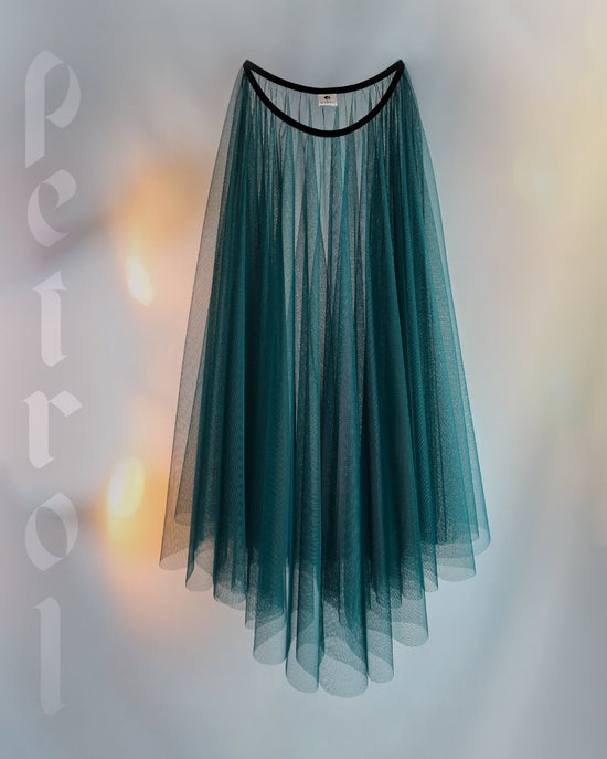 Load image into Gallery viewer, Ballet and dance photography skirt. Long circle tulle skirt, color petrol. Callisto Dancewear
